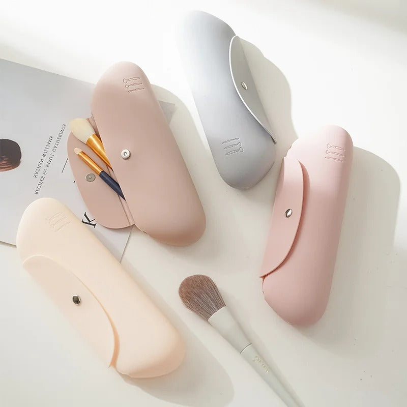Silicone Makeup-Brush Case with Magnetic Closure