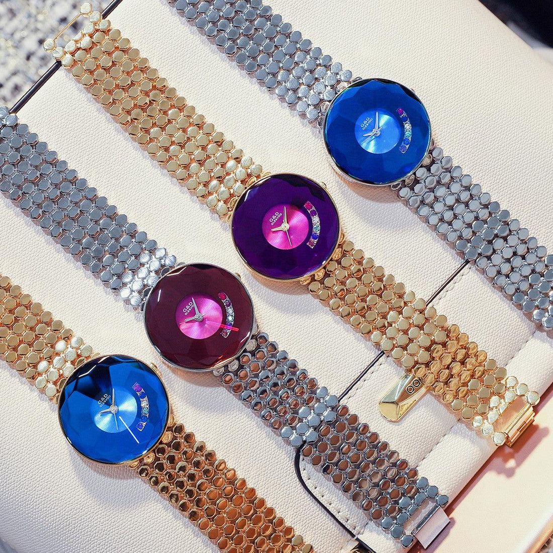 37 mm Quartz Watch with Alloy Bracelet