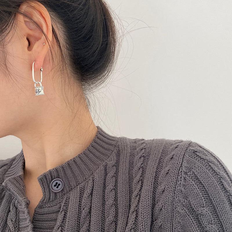 Women's Sterling Silver Asymmetric Chain Lock Ear Buckle