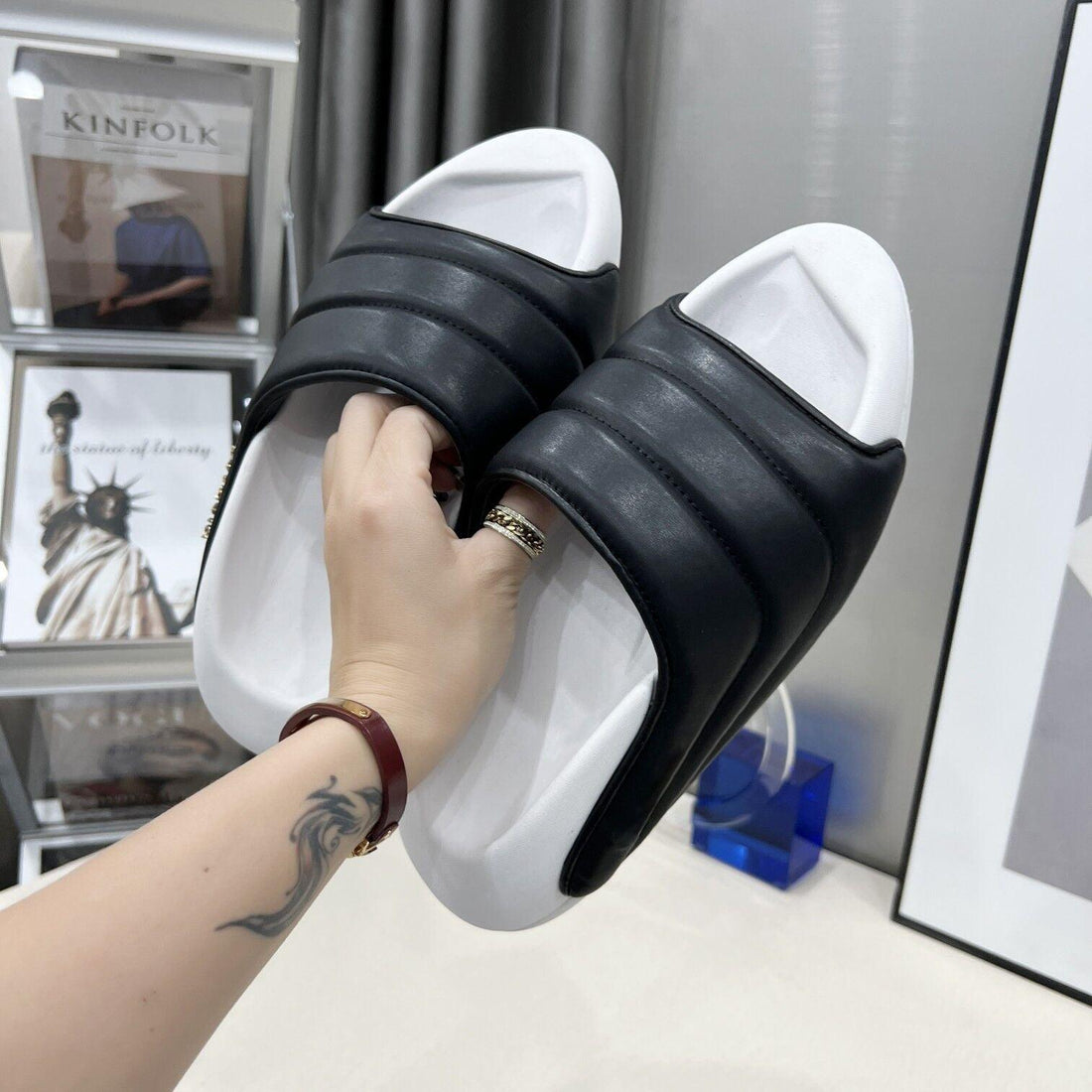 Women's Prismatic Sponge Cake Bottom Slip Sandals