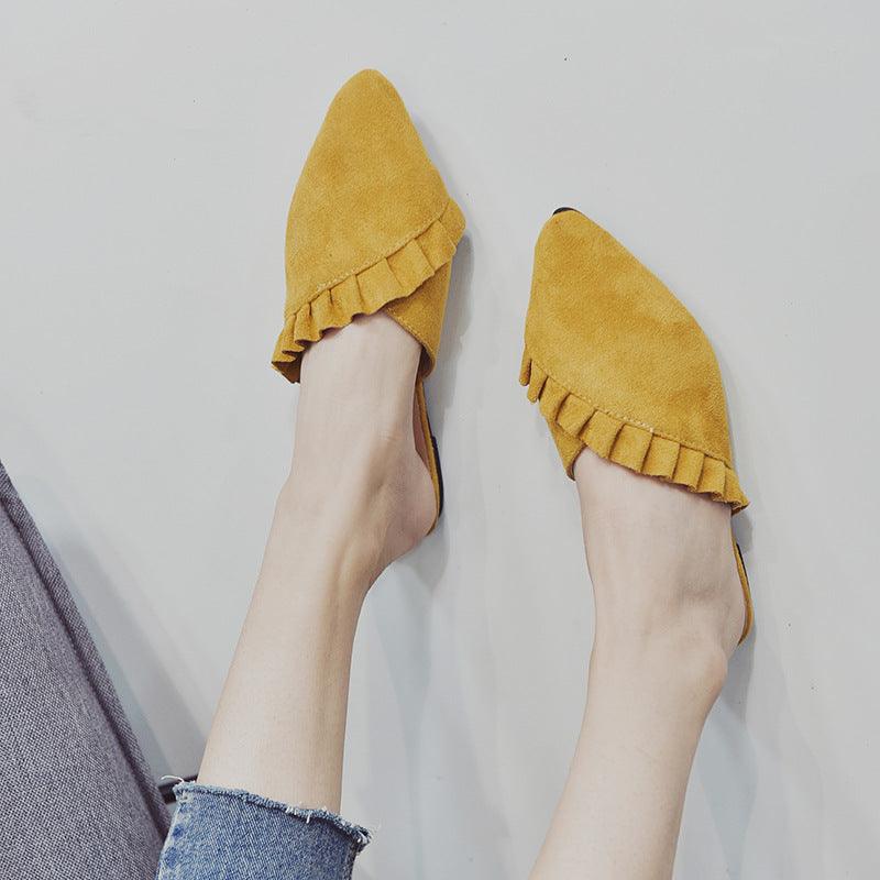 Fashion-forward wear sandals without heels and pointed toes