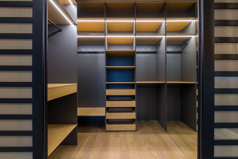Open Shelving vs Closed Storage: How Each Changes Visual Clutter in a Room