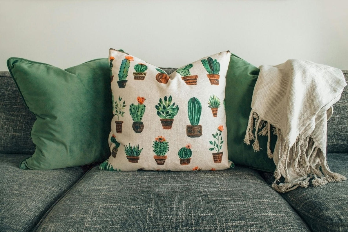 Throw Pillows and Cushions: The Secret to Your Coziest Sleep
