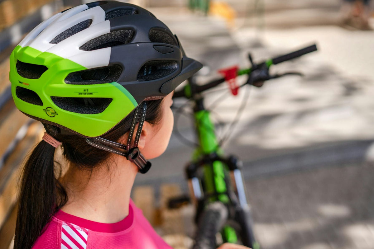 How to Choose the Right Bicycle Helmet Based on Riding Style and Safety Ratings
