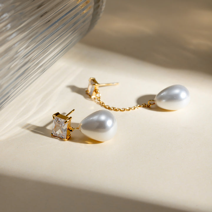 18K PVD Stainless Steel Light Luxury Pearl Earrings