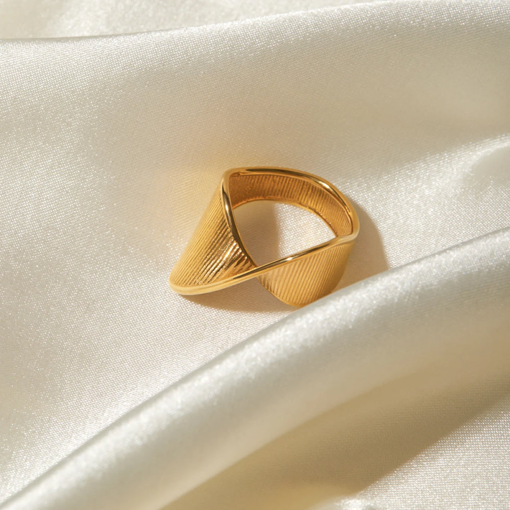 Minimalist 18K Gold Plated Stainless Steel Torsion Ring