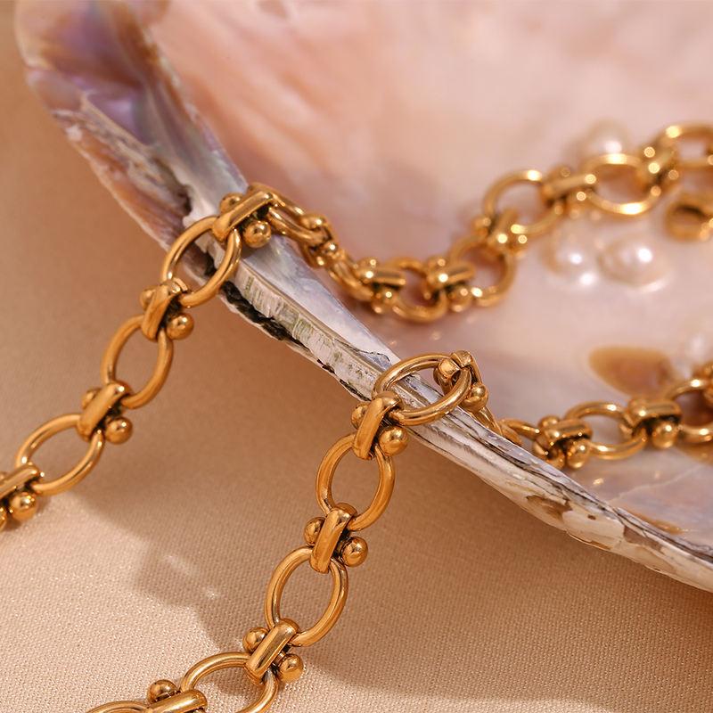 18K Gold Plated Oval Flower Chain Necklace - Hypoallergenic & Waterproof