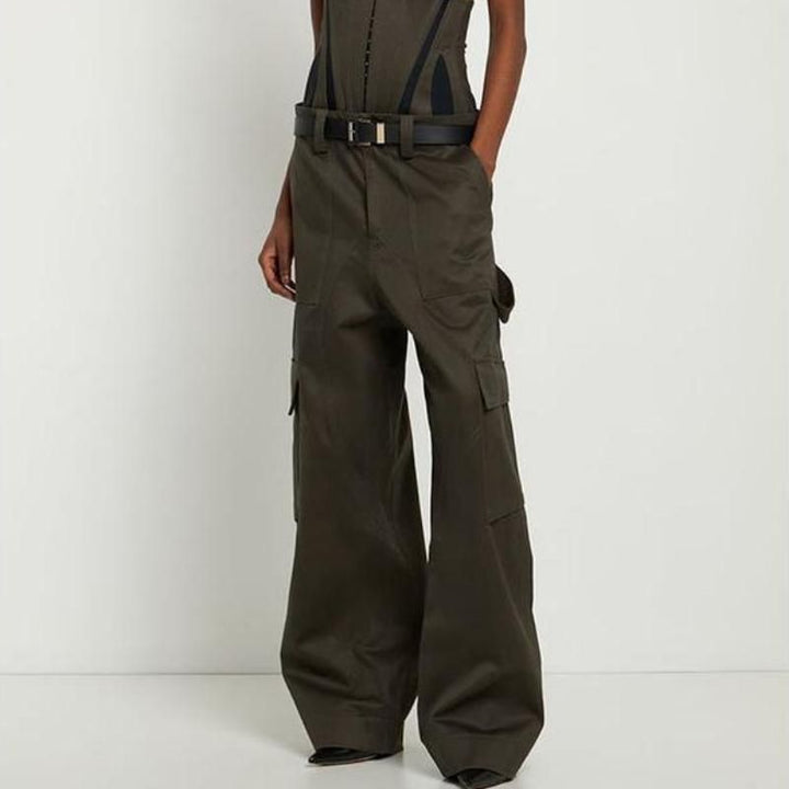 Slim-Fit Contrasting Cargo Pants with Removable Girdle