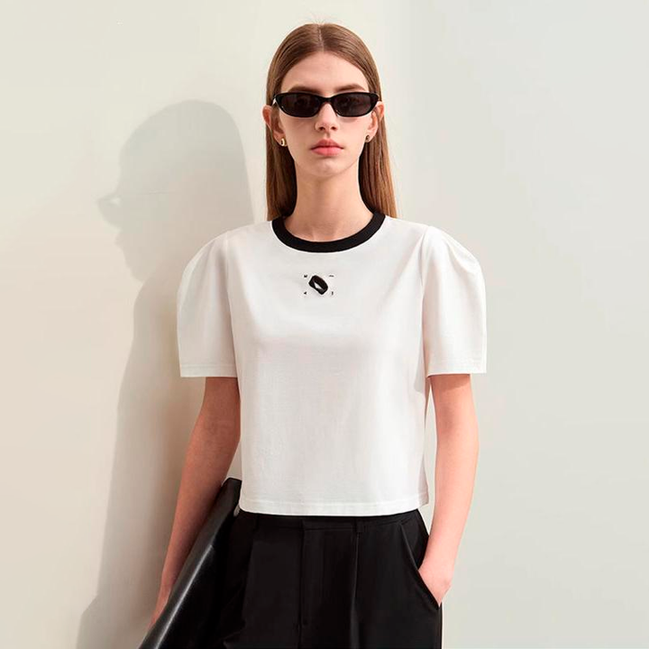 Summer Embroidered O-Neck T-Shirt with Mutton Sleeves