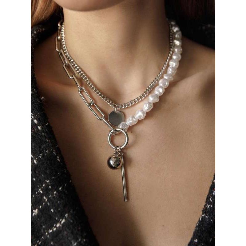 Trendy Cross Heart Pendant Necklace for Women – Elegant Sweater Accessory