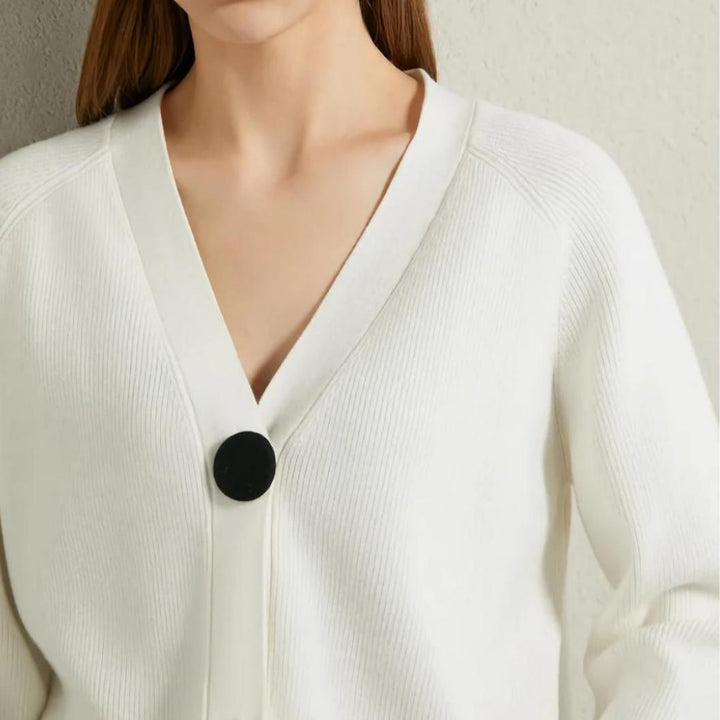 Minimalist Autumn V-Neck Knitted Cardigan with Contrast Buttons