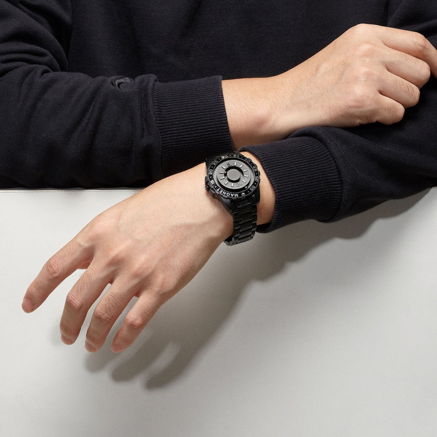 Innovative Magnetic Metal Watch Men&