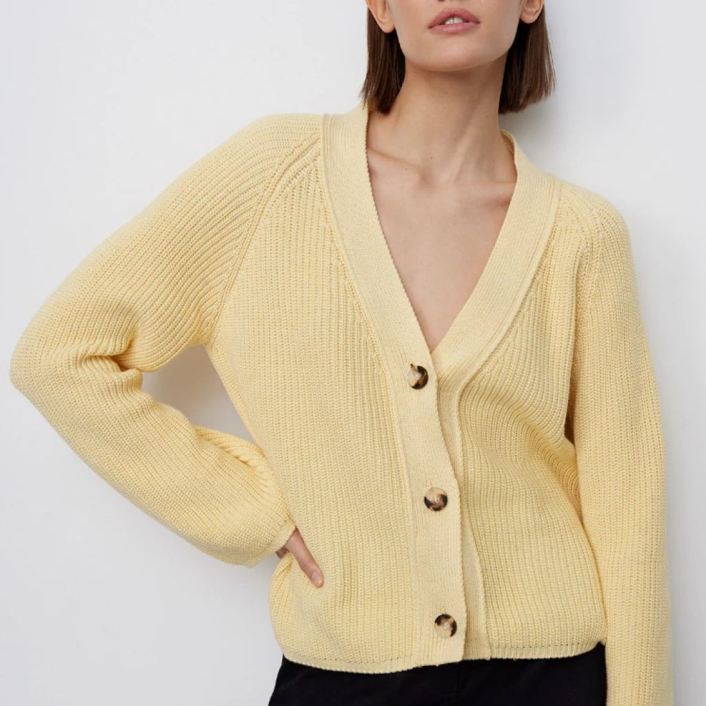 Stay Cozy and Stylish: V-Neck Knitted Cardigan