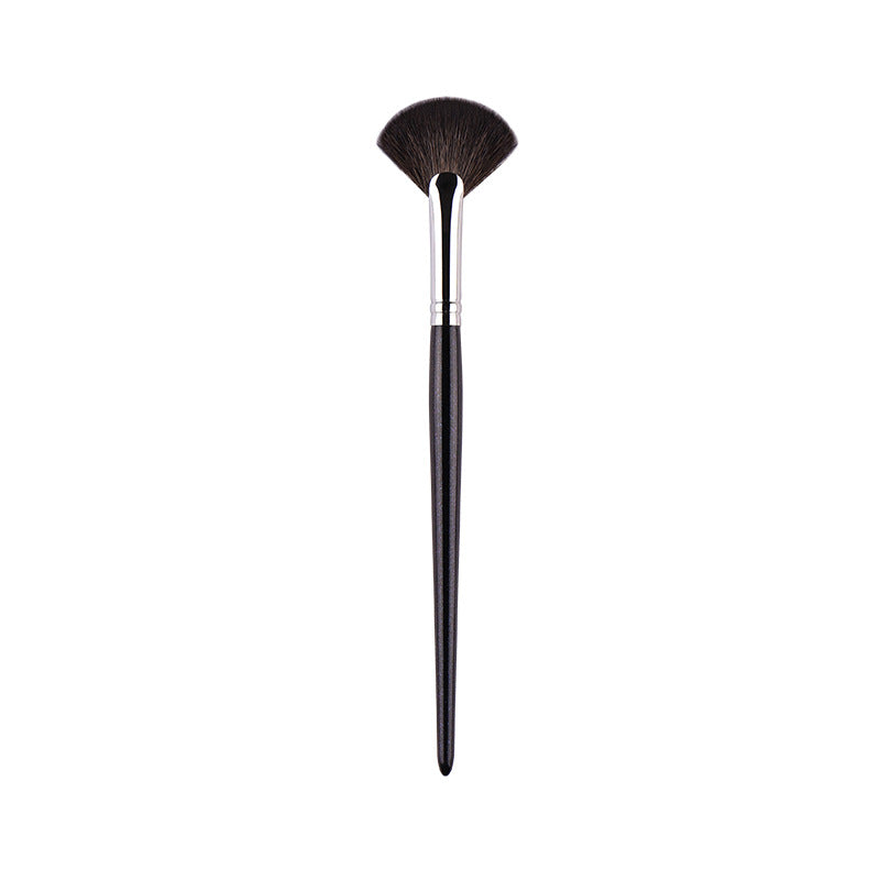 High-Quality Fan-Shaped Powder Brush for Flawless Makeup Application