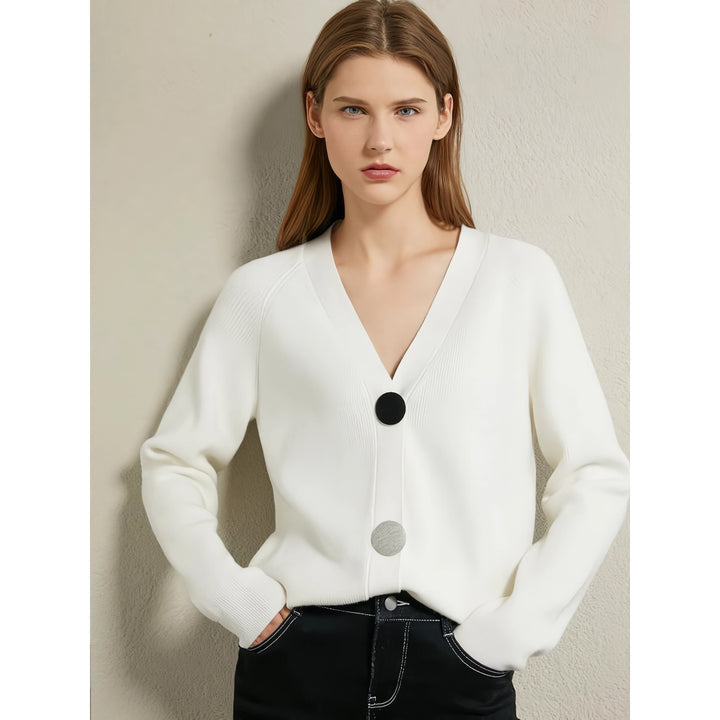 Minimalist Autumn V-Neck Knitted Cardigan with Contrast Buttons