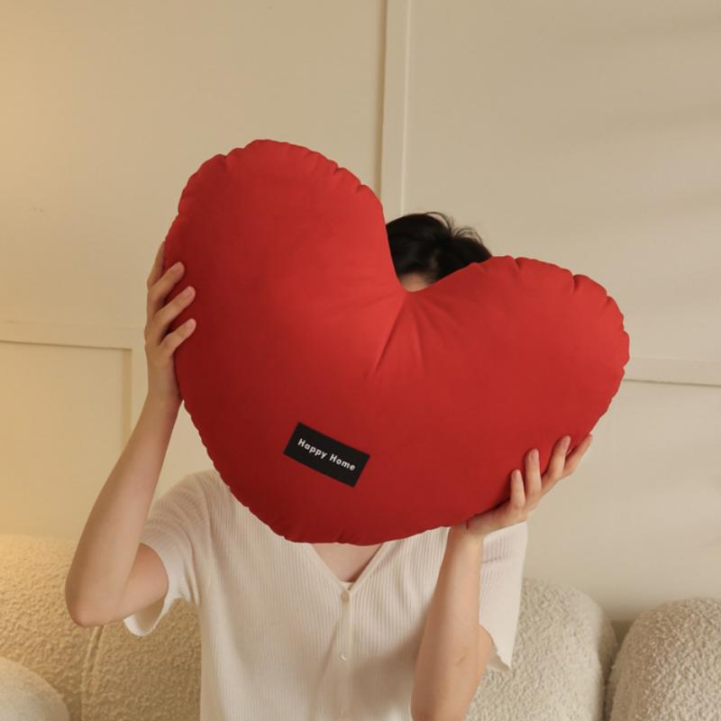 Heart-Shaped Love Cushion – Perfect Valentine's Day Gift & Bedroom Decoration