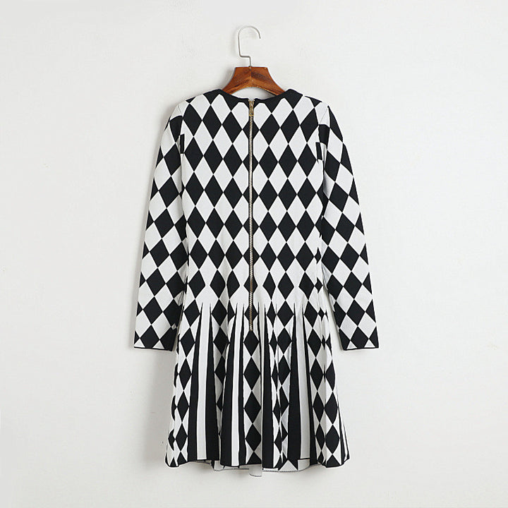 Black And White Diamond Plaid Lion Buckle Knitted Pleated Dress