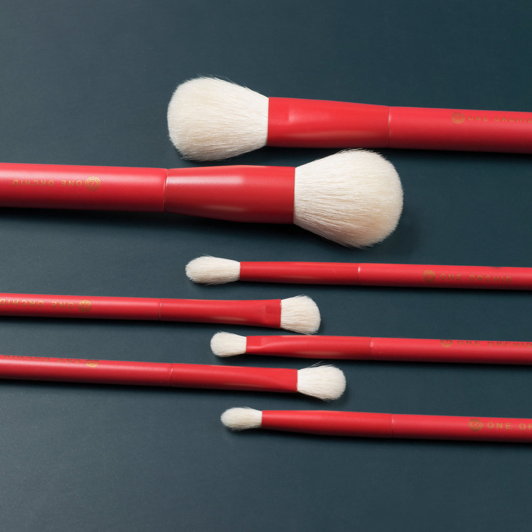 7-Piece Red Makeup Brush Set for Powder, Eye Shadow, and Blush