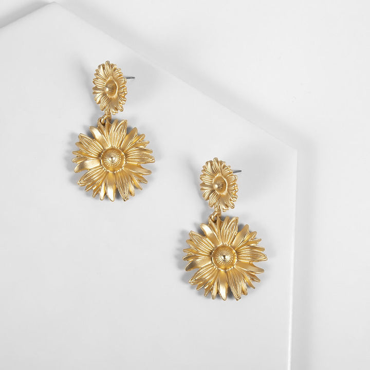 Golden Chrysanthemum Flower Drop Earrings for Women – Elegant Party Dangle Jewelry