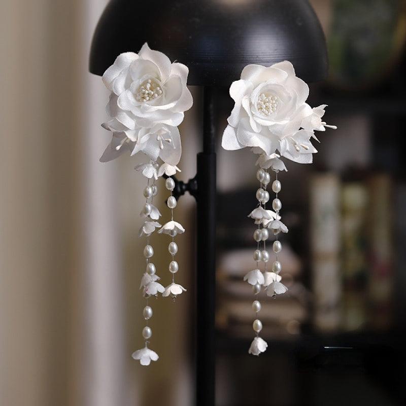 French Satin Three-dimensional Camellia Beaded Lily Of The Valley Bud Ear Clip - Trendha