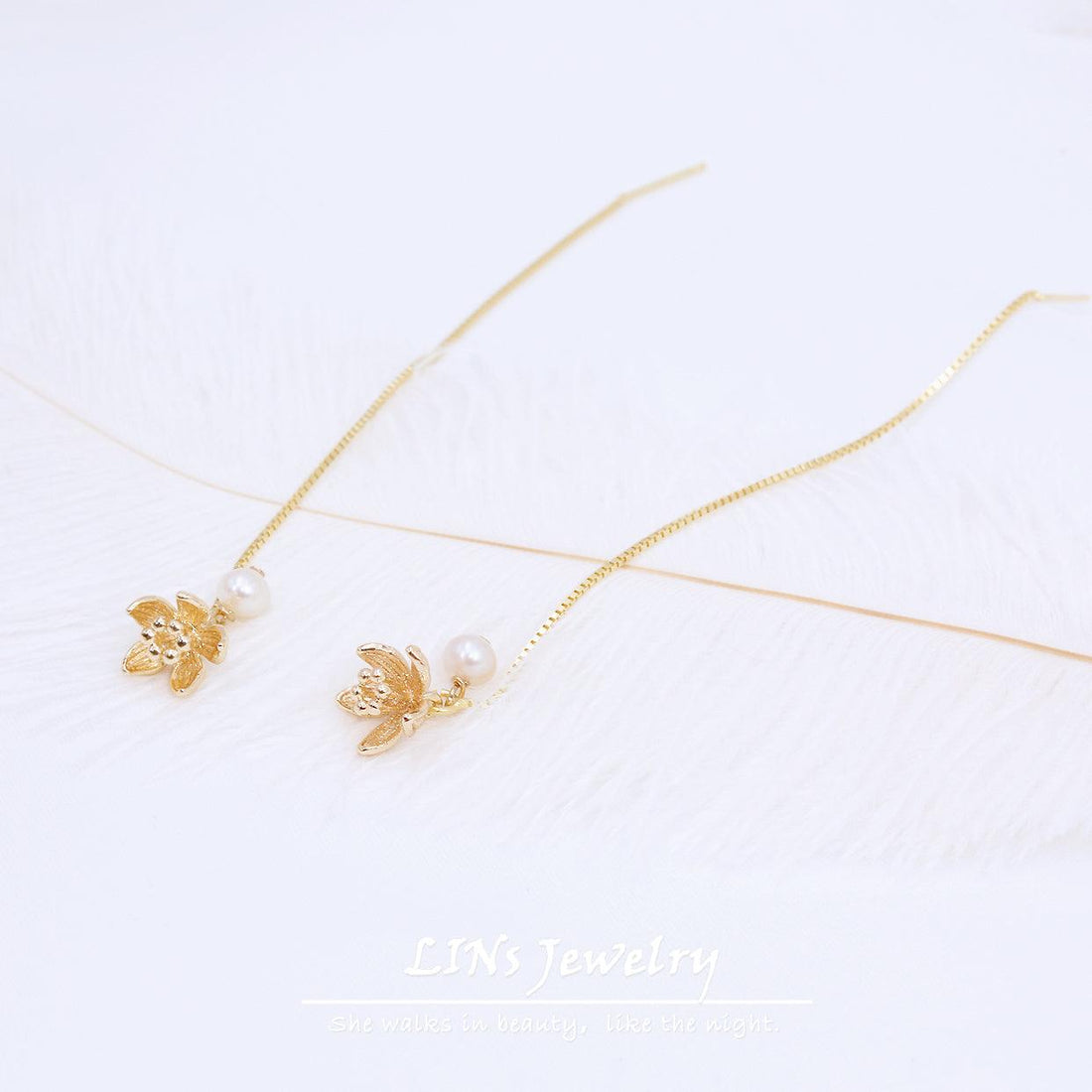 Water Lily Three-dimensional Lotus Pearl Bag Gold Ear Clip