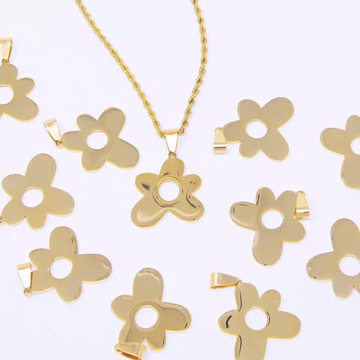 Women's Fashion Gold Small Flower Pendant Necklace - Trendha