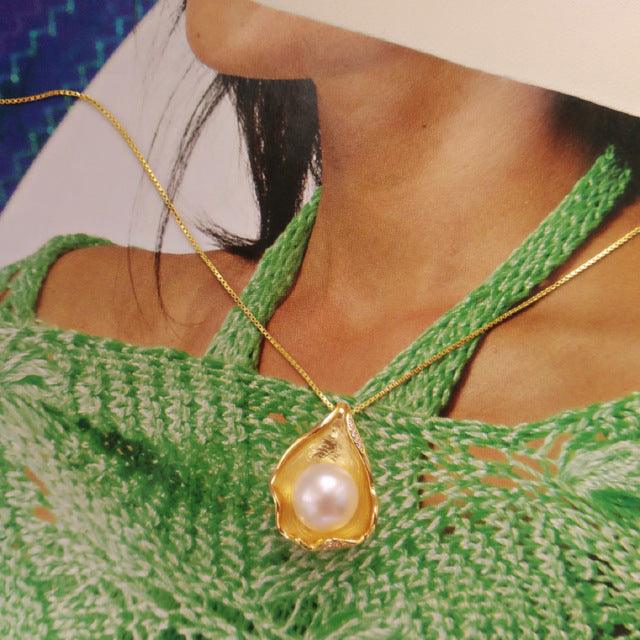 Pearl ladies pendant