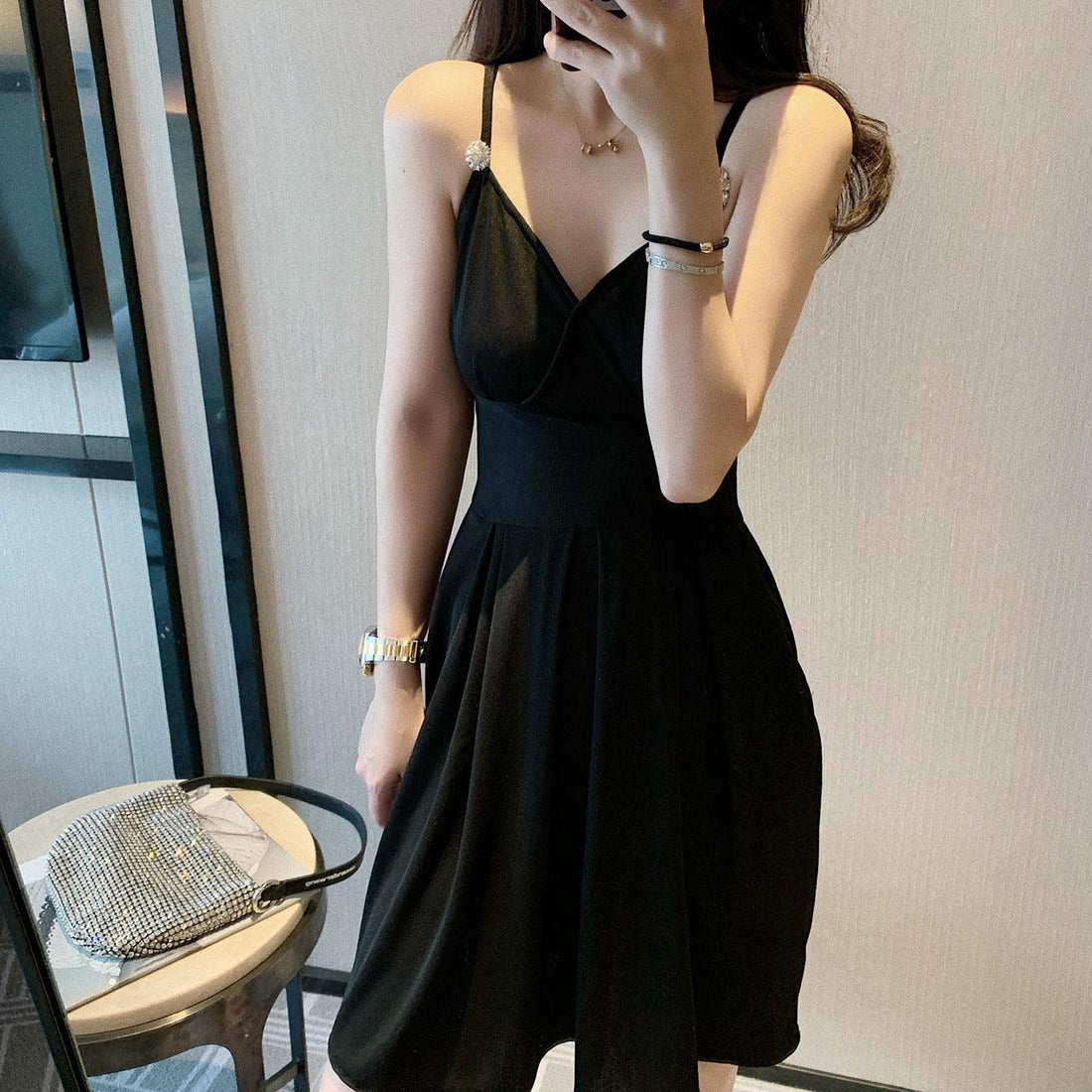 Elegant waist black dress