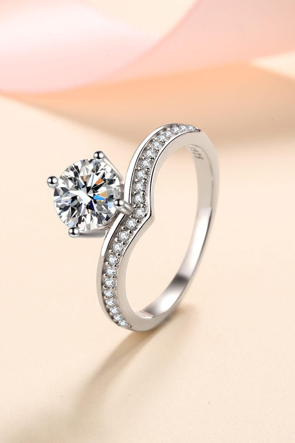 925 Sterling Silver Ring with 1 Carat Moissanite - Trendha